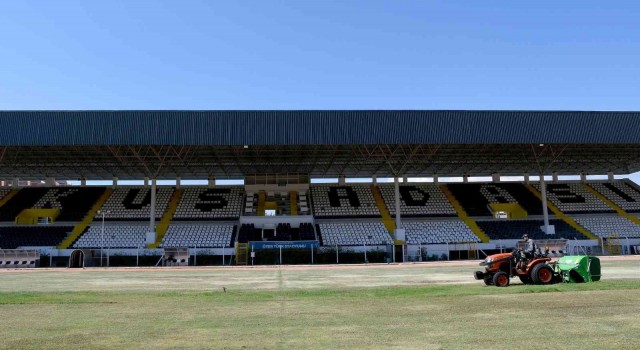 Kuşadası Özer Türk Stadının zemini yenileniyor