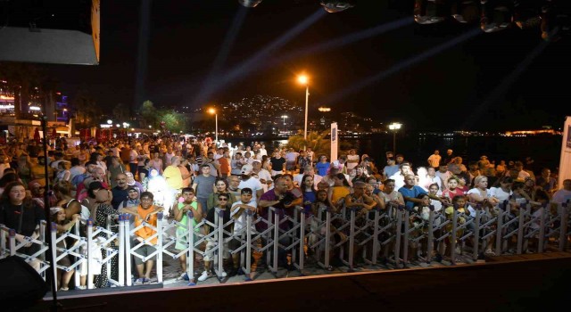 Kuşadasında Makedonya ve Rumeli rüzgarı esti