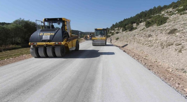 Kütahya İl Özel İdaresinin köy yolları yapım çalışmaları