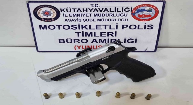 Kütahyada bir şahsın üzerinde ruhsatsız tabanca ele geçirildi
