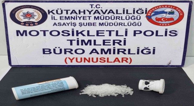 Kütahyada Motosikletli Polis Timlerince iki şahsın üzerinde uyuşturucu ele geçirildi