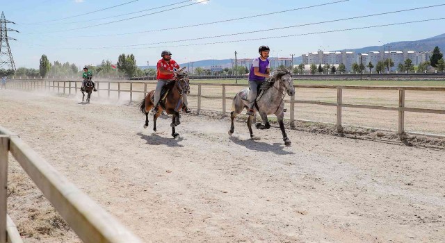 Kütahyada Rahvan At Yarışları heyecanı
