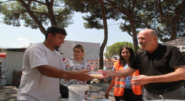 Kuyucak Belediyesinden 2 bin 500 kişilik aşure hayrı