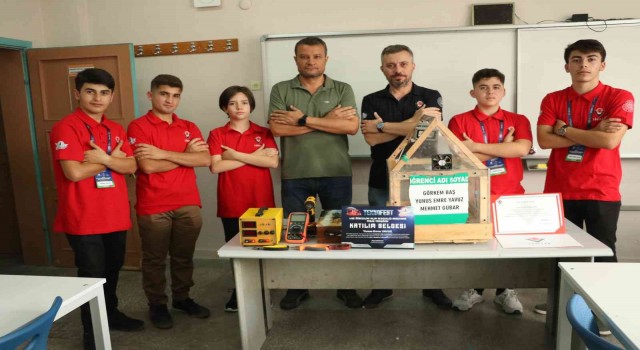 Lise öğrencileri geliştirdi: Malezyadaki endemik bitkiyi Türkiyede yetiştirmek mümkün hale geldi