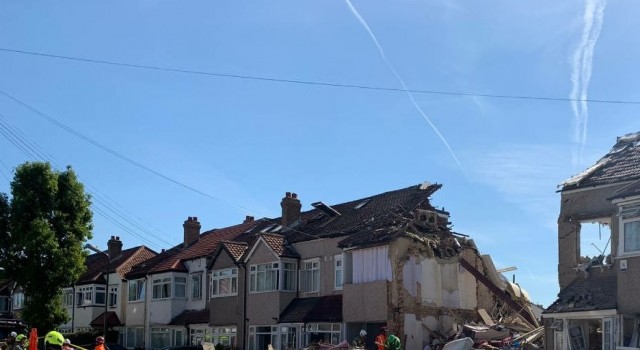 Londrada gaz patlaması nedeniyle bina çöktü: 1 ölü, 3 yaralı