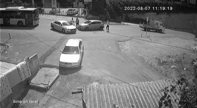 Maltepede tartıştığı kadın üzerine aracını sürüdü