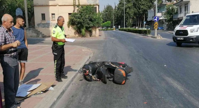 Manavgatta yola savrulan elektrikli bisiklet sürücüsüne minibüs çarptı