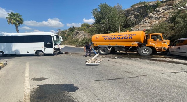 Manavgatta zincirleme trafik kazası: 1 yaralı