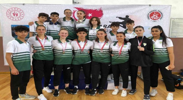 Manisa BBSKlı karatecilerden 6 madalya