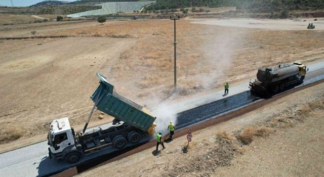 Manisa Büyükşehir Alaşehirin yollarını güzelleştiriyor