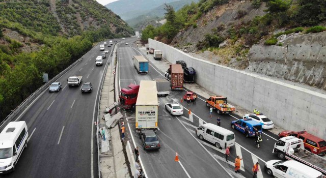 Manisada 7 araçlı zincirleme kaza: 5 yaralı