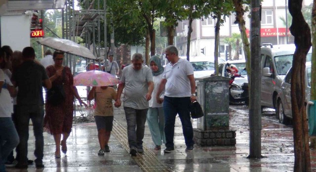 Manisada yağmur ve dolu etkili oldu