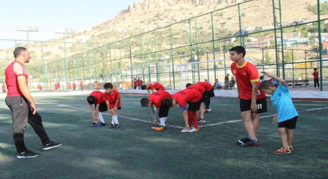 Mardinde geleceğin futbol yıldızları yetişiyor