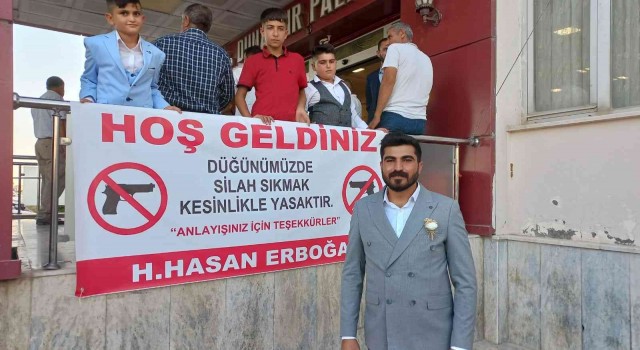 Mardindeki aşiret düğününde örnek pankart: Düğünümüzde silah sıkmak kesinlikle yasaktır