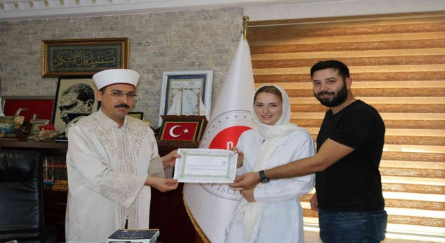 Mardine gelin gelen Ukraynalı Kolos Müslüman olup Amine adını aldı
