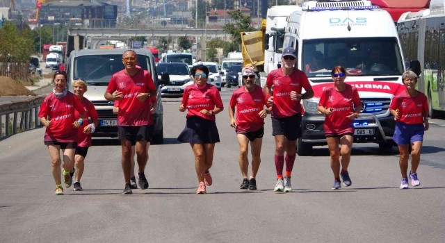 Marmara Depremine dikkat çekmek için 115 kilometre koştular