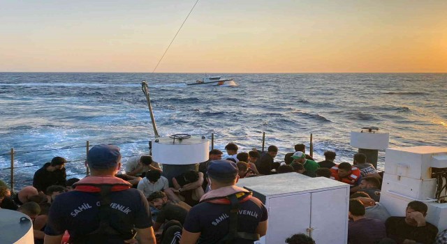 Marmariste 64 düzensiz göçmen kurtarıldı
