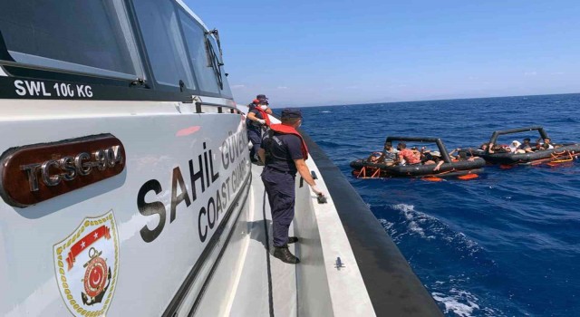 Marmariste 65 düzensiz göçmen kurtarıldı