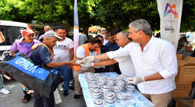 Mersinde 20 bin paket aşure dağıtıldı