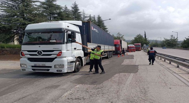 Mersinde araçlar denetlendi