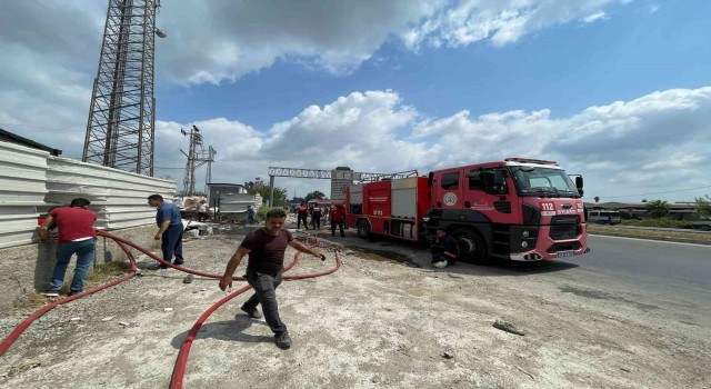 Mersinde geri dönüşüm tesisindeki yangın kontrol altına alındı