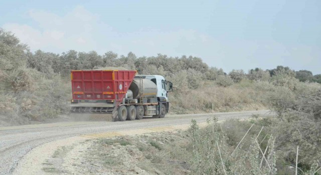 Mersinde yol çalışmaları sürüyor