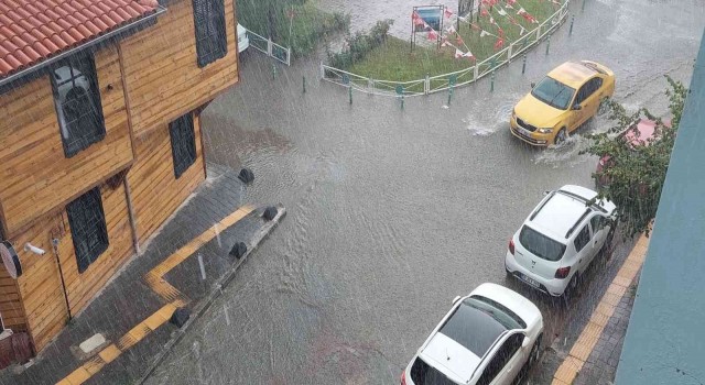 Meteoroloji sarı kodla uyarmıştı: Tekirdağda gökyüzünden adeta su boşaldı