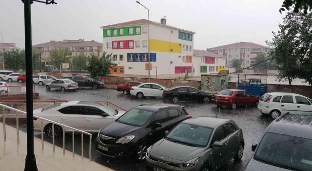 Meteoroloji uyarmıştı: Tekirdağda fındık büyüklüğünde dolu yağdı