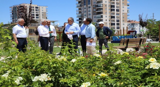 Milletvekili Çakır ve Güder, gül bahçesini inceledi