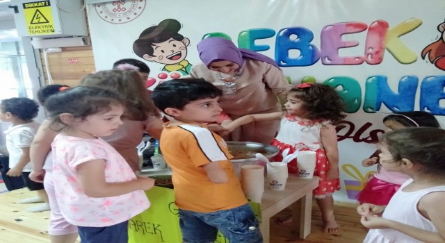 Minik eller aşure yaptı