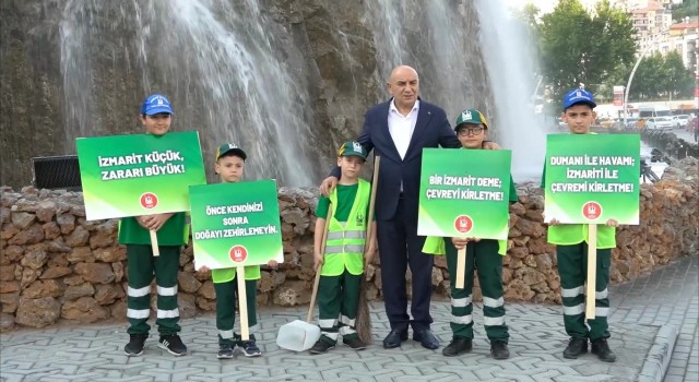 Minik işçiler çevre ve ağaç sevgisiyle sahaya indi
