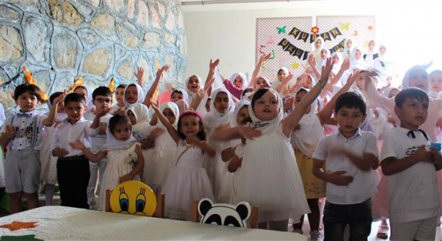 Minik öğrencilerin Kuran kursu kapanış programı coşkusu