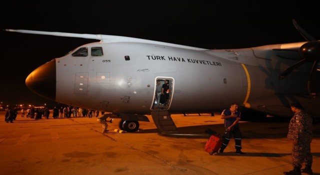 MSB: Sel felaketlerinde zarar gören Pakistanlı kardeşlerimiz için insani yardım malzemeleri taşıyan uçaklarımız Pakistana ulaştı