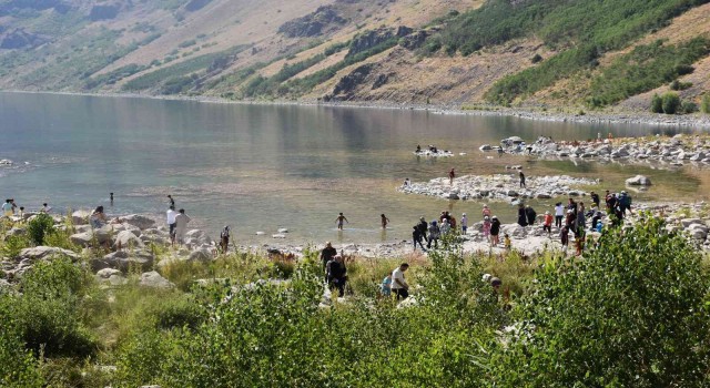 ‘Mükemmeliyet ödüllü Nemrut Kalderası ziyaretçi akınına uğruyor