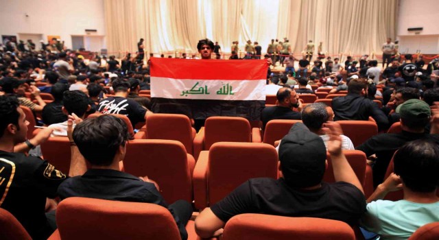 Mukteda Sadrdan, Irak meclisinin feshedilmesi ve erken seçim çağrısı