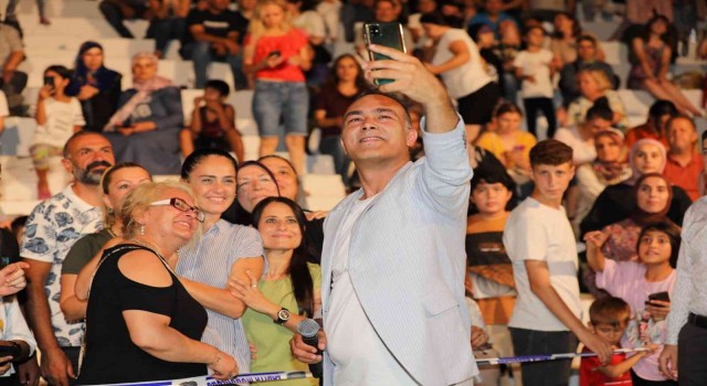 Mümin Sarıkayadan muhteşem konser