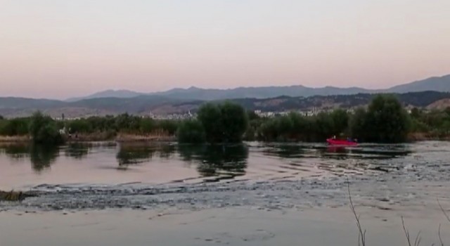 Murat Nehrinde mahsur kalanları AFAD kurtardı
