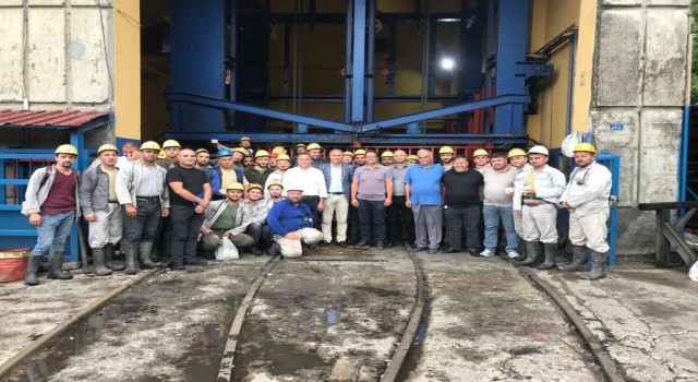 Mutlu, Armutçukta aşure ikram etti