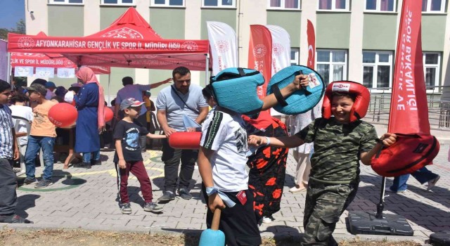 “Mutluluk Kervanı” köy ve kasabaları dolaşmaya devam ediyor