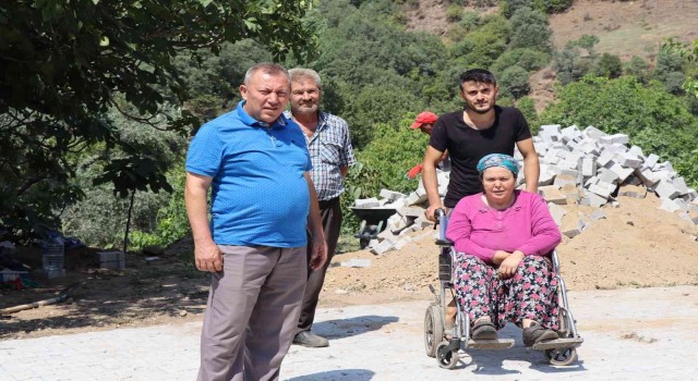 Nazilli Belediyesi engelli Şimşekin evinin yolunu yeniledi