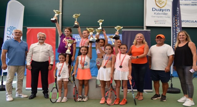 Nilüferde miniklerin tenis heyecanı