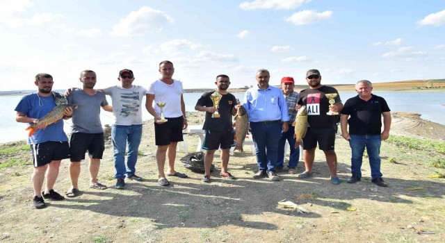 Oltayla 5 kilo 800 gramlık balık yakaladı
