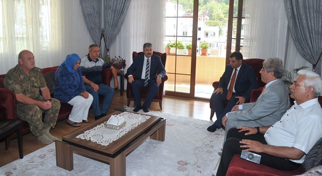 Osmaniye Valisi Erdinç Yılmaz, şehit ailesini ziyaret etti