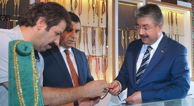 Osmaniye Valisi Erdinç Yılmaz, Yurt dışına ihraç edilen tesbihleri inceledi