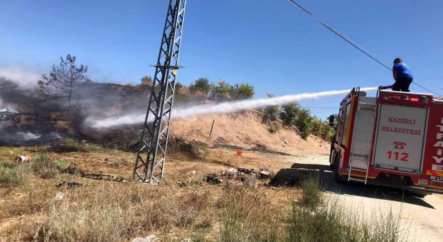Otluk alanda çıkan yangın orman sıçramadan söndürüldü