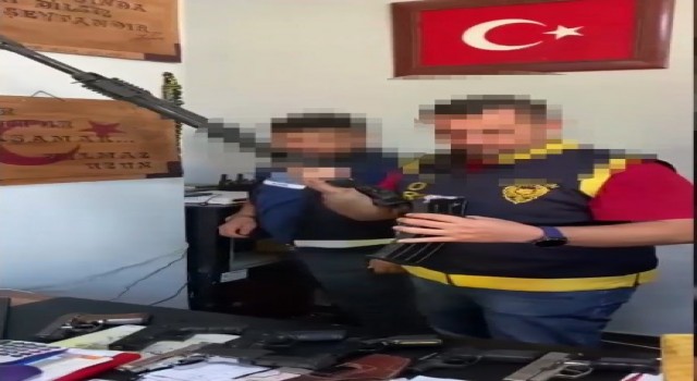 Oto yıkamacının kasasından 8 silah çıktı