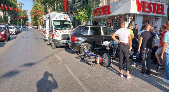 Otomobil ile motosiklet çarpıştı: 1 yaralı