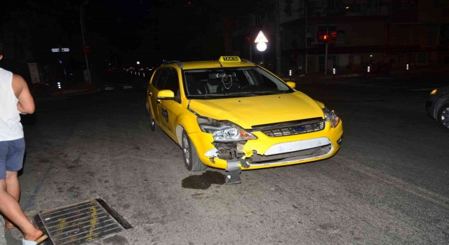 Otomobil ile motosiklet çarpıştı: 1i ağır 2 yaralı