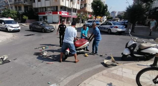 Otomobil ile motosiklet çarpıştı: Baba ve oğlu ölümden döndü