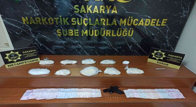 Otomobile zulalanan uyuşturucular bulundu